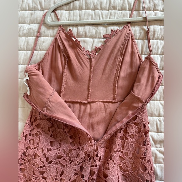 Astr Lace Midi Dress in Pink Size Small - Picture 4 of 9
